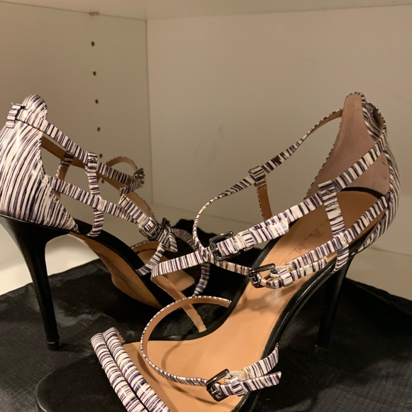 Black and white L.A.MB. 4” Heels - Picture 9 of 10